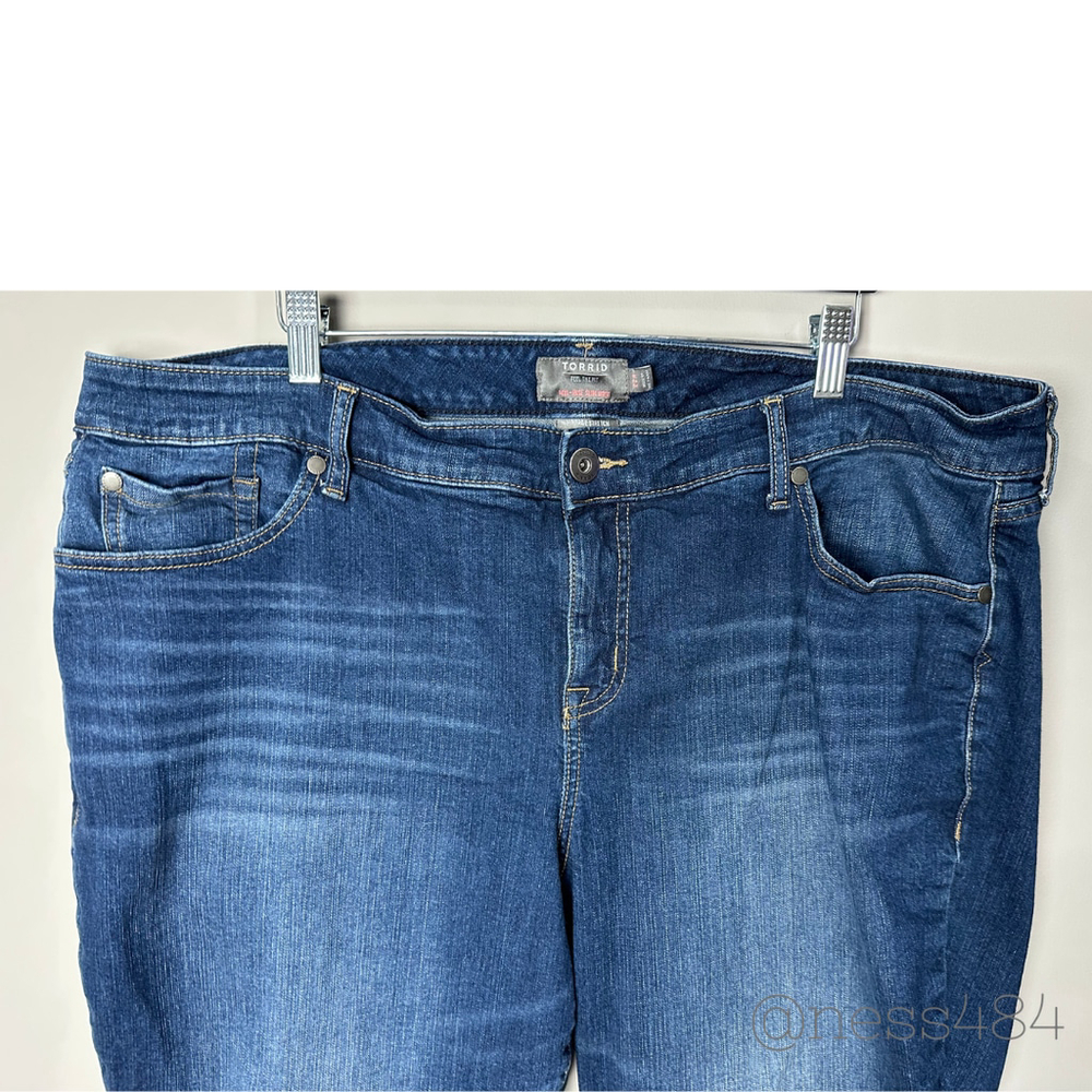 Torrid Mid Rise Slim Boot‎ Jeans Dark Wash Stretch Distressed Hem Women 22R - Picture 2 of 7